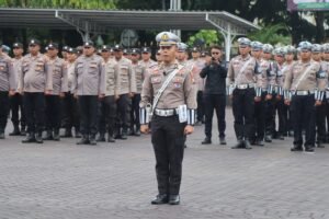 Pimpin Upacara Hari Kesadaran Nasional, Kapolres Pasuruan Beri Penghargaan Anggota Berprestasi