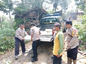 Polres Pacitan Peduli, Warga Penyandang Cacat Terima Bantuan Renovasi Dapur 