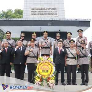 Peringati Hari Bhayangkara ke-78, Kapolres Kediri Pimpin Upacara Ziarah di TMP Pare