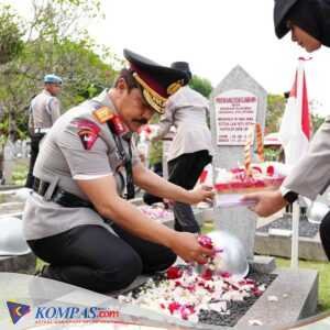 Jelang HUT Bhayangkara Ke-78, Jajaran Mabes Polri Ziarah ke TMP Kalibata