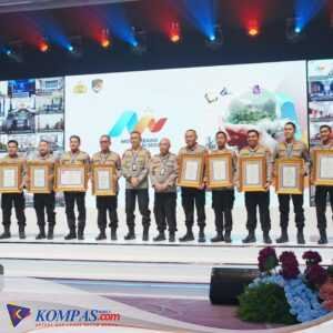 Kapolri berikan penghargaan kepada Polres Mojokerto Kota. Atas pelayanan Prima.