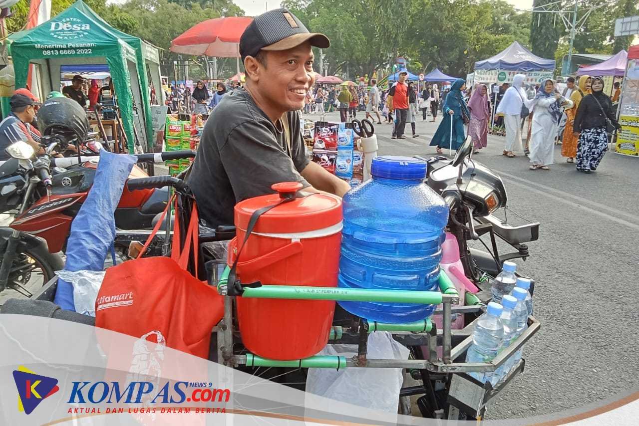 Keterbatasan Fisik Tidak Menyurutkan Semangat Hidup Penjual Kopi Keliling Di Pemalang