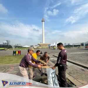 Polri Lakukan Bersih-bersih Usai Pesta Rakyat di Monas