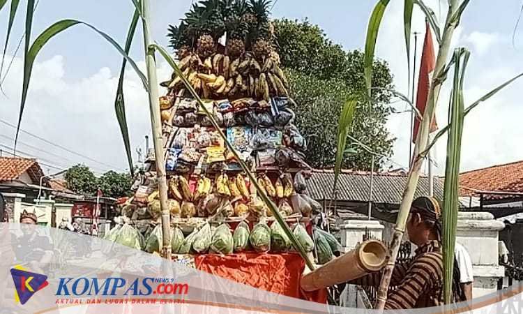 Pawai Gunungan Sayuran Desa Bojongnangka Menyambut Bulan Muharram Dan HUT RI KE-79