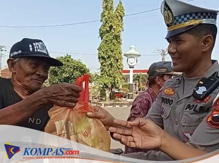 Dikira Warga Ada Operasi Gabungan Ternyata Puluhan Anggota TNI-POLRI Di Pemalang Berikan Bingkisan