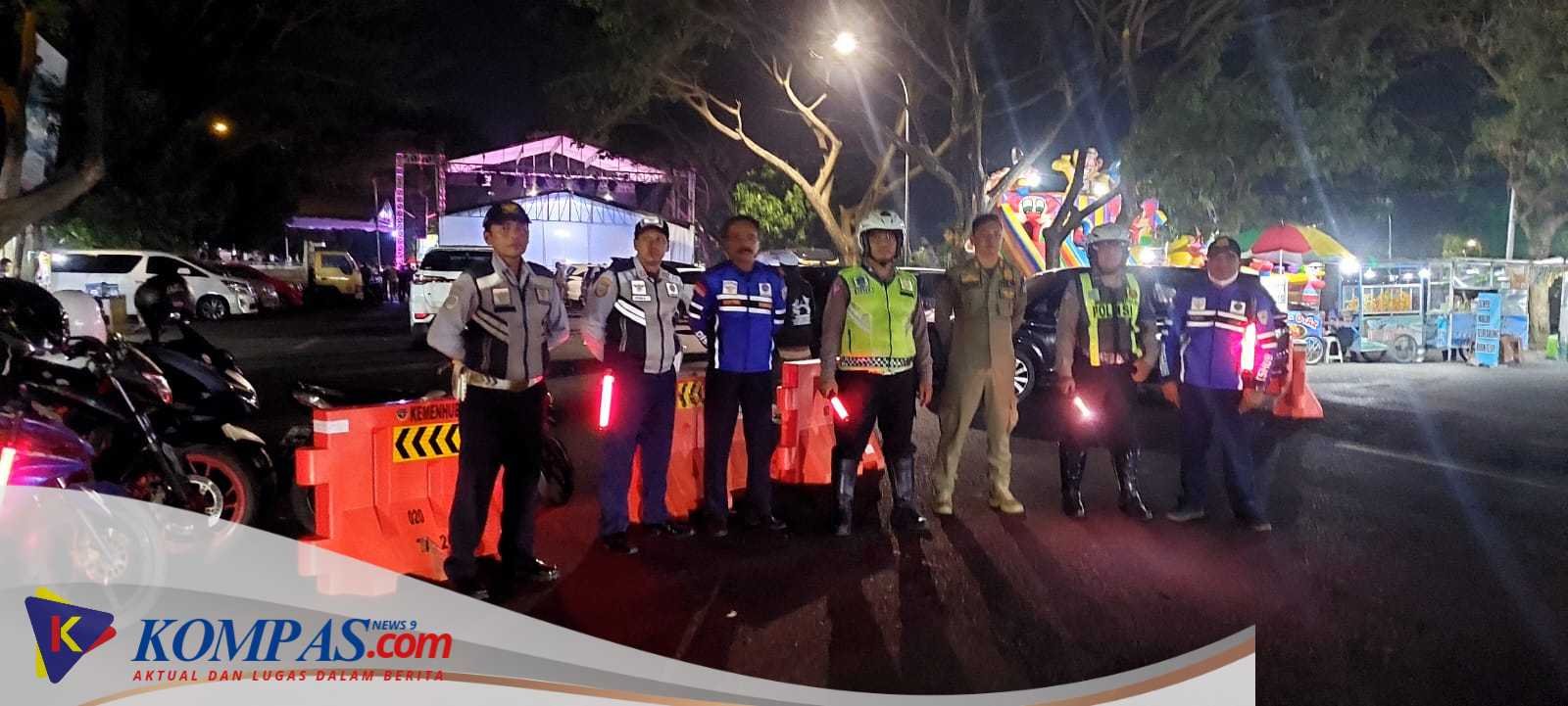 ANGGOTA SAT LANTAS POLRES KEDIRI LAKSANAKAN GIAT PENGAMANAN PERSIK BERSOLAWAT DI DEPAN KANTOR DISHUB KAB. KEDIRI
