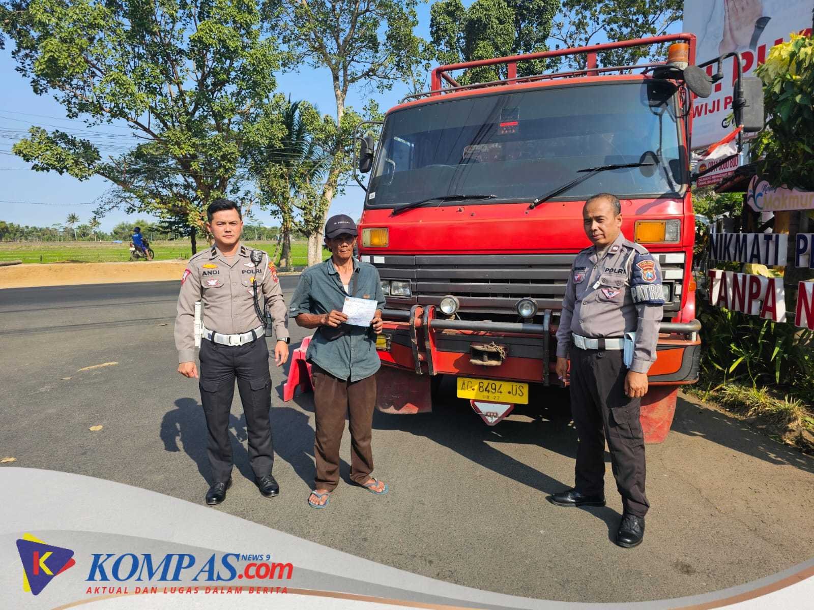 Polisi Tindak Tegas Pengendara Truk Overload yang Viral di Malang