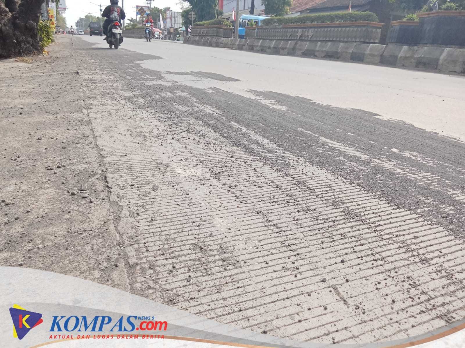 Tumpahan Pasir Di Jalan Raya Membahayakan Dishub Pemalang Lakukan Pembersihan