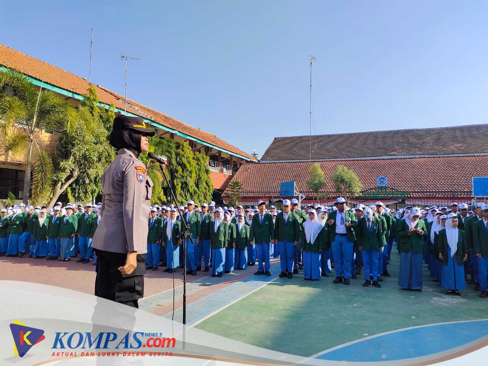 Cegah Kenakalan Remaja, Polwan Polres Mojokerto Kota Sosialisasikan Bahaya Narkoba di Sekolah