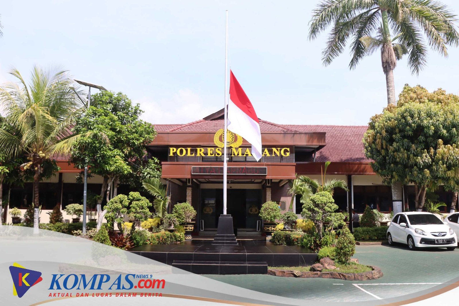 Polres Malang Kibarkan Bendera Setengah Tiang, Peringati Dua Tahun Tragedi Kanjuruhan