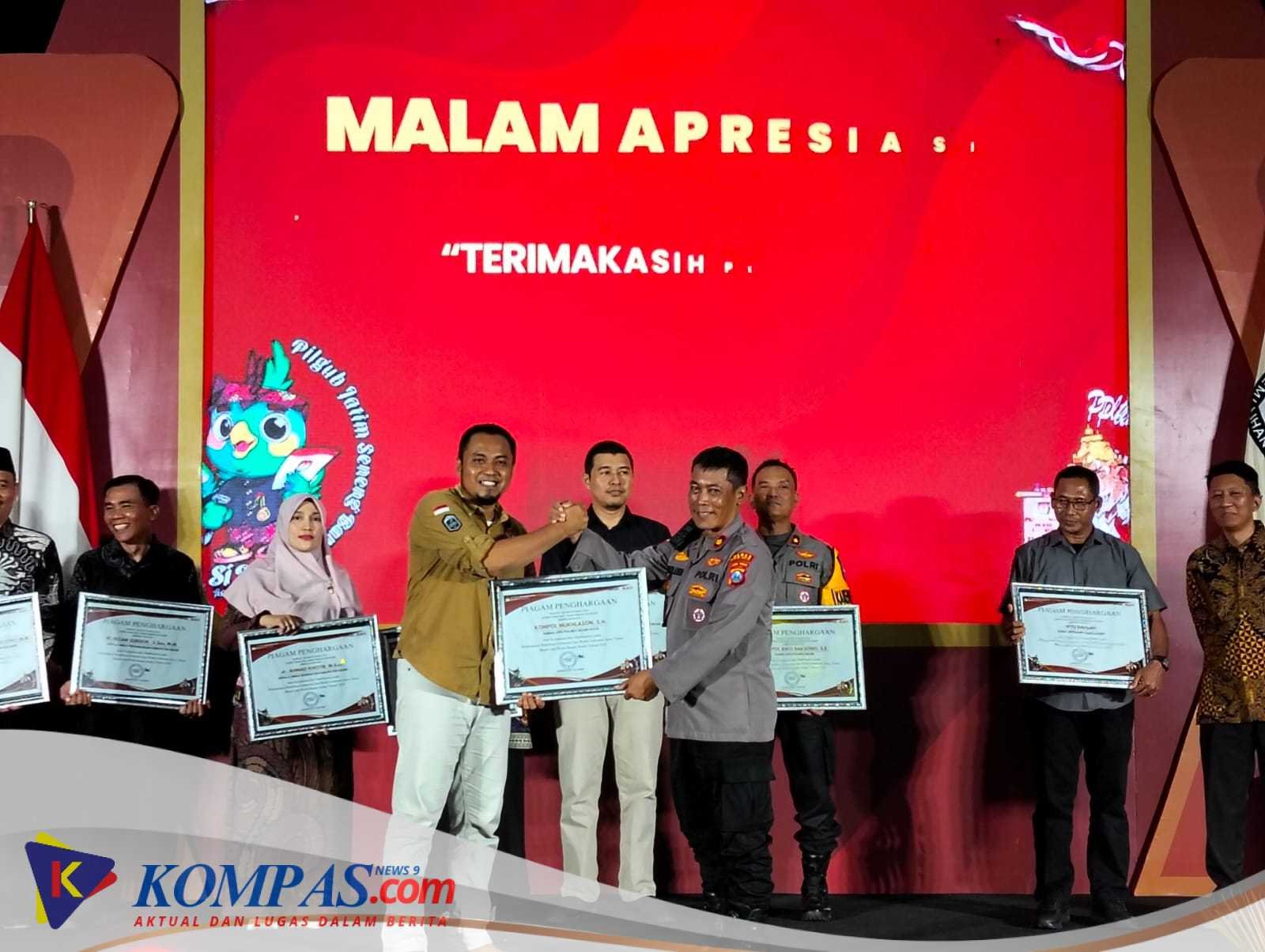 Malam Apresiasi Pilkada Damai 2024, KPU Kabupaten Kediri Berikan Penghargaan Kepada Polres Kediri Kota