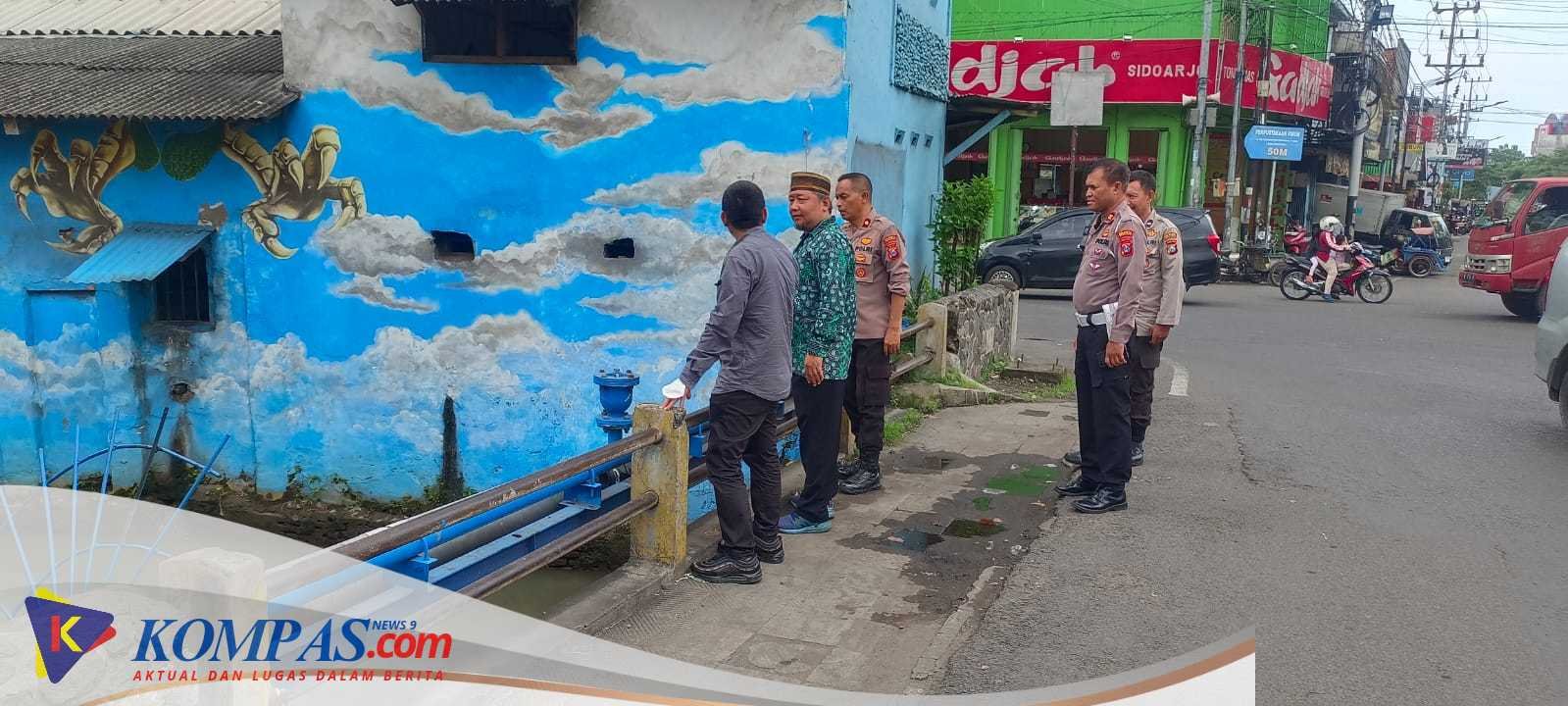 Sinergi Atasi Kemacetan, Kapolsek Krian Bersama Camat dan Anggota Dewan Tinjau Simpang 5 Klenteng