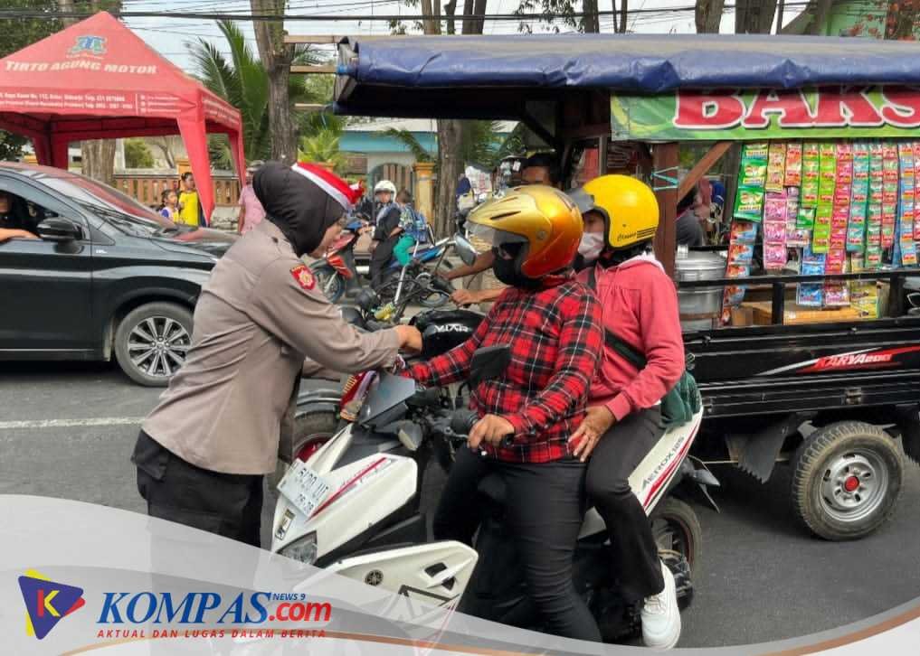 Polsek Krian Meriahkan HUT Kemerdekaan RI ke-80, Berbagi Bendera Merah Putih