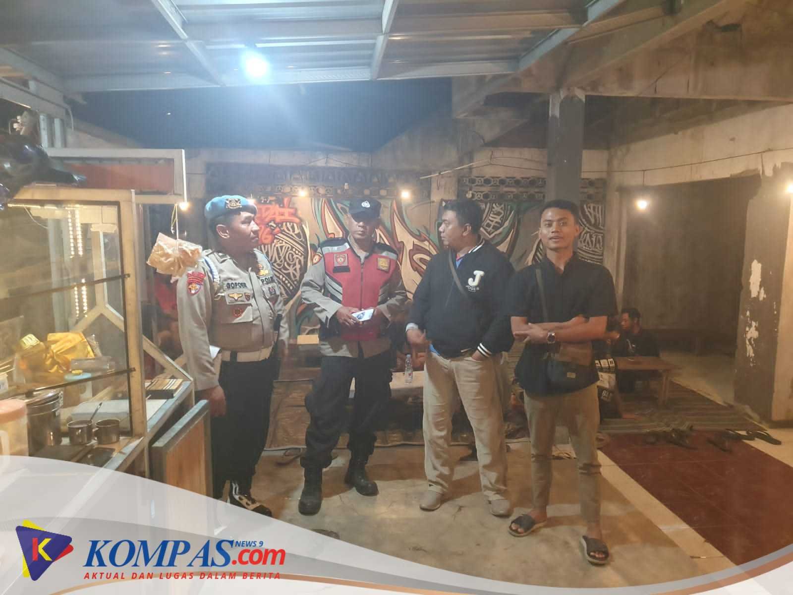 Kapolsek Krian Pimpin Patroli Malam dan Beri himbauan ke Pemilik Cafe agar Tidak memperjual kan Minuman keras.