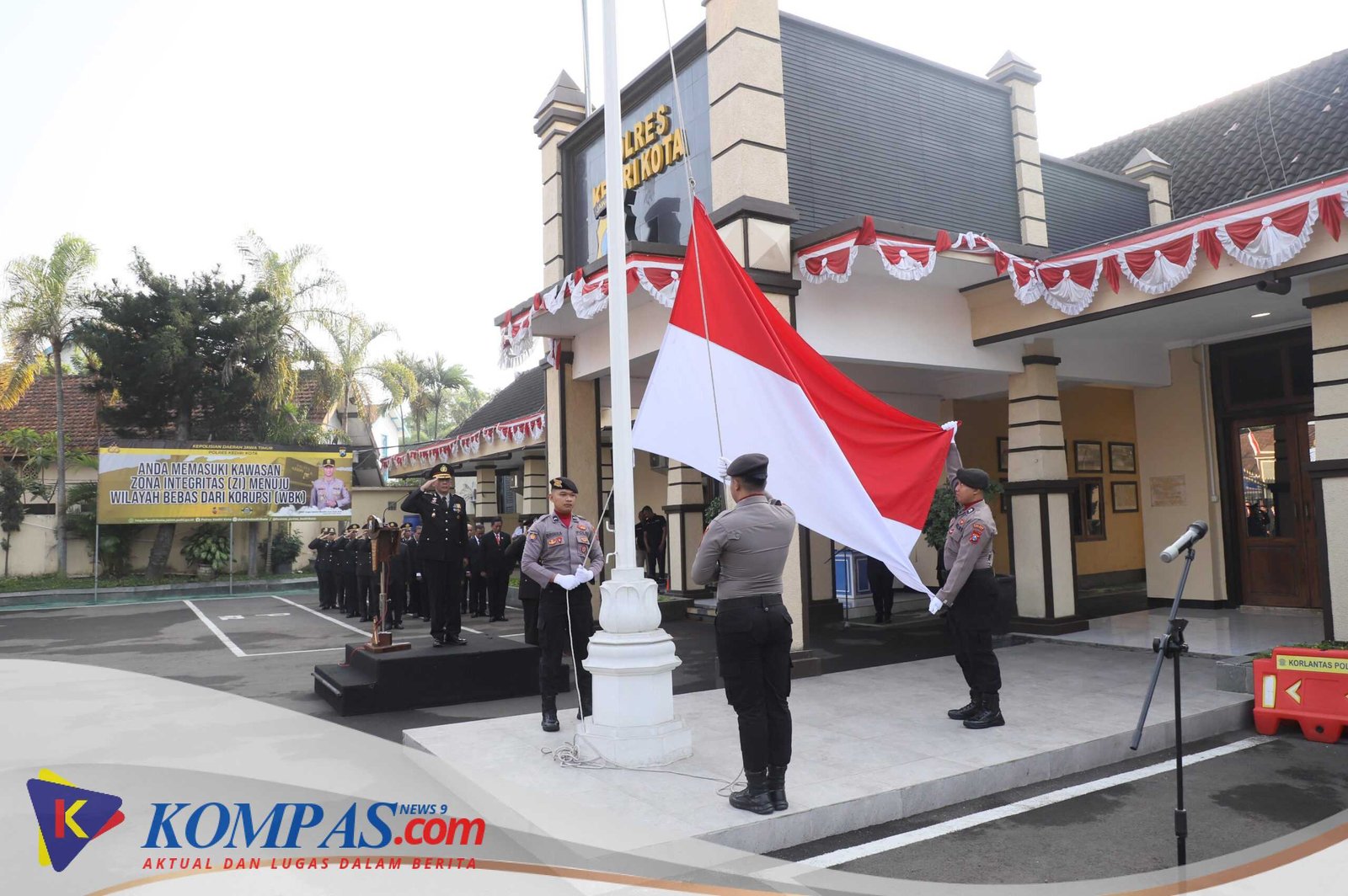 Upacara HUT Kemerdekaan RI ke – 80 dilaksanakan dengan penuh Khidmat dan Semangat Patriotisme Membara di Polres Kediri Kota