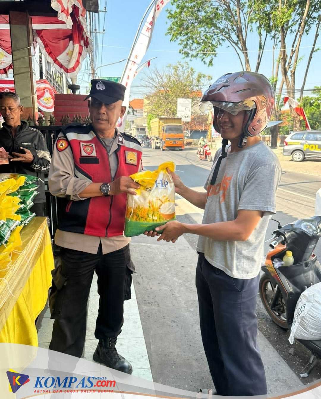 Polsek Krian Gelar Bazar Murah dan Distribusi ke Warga