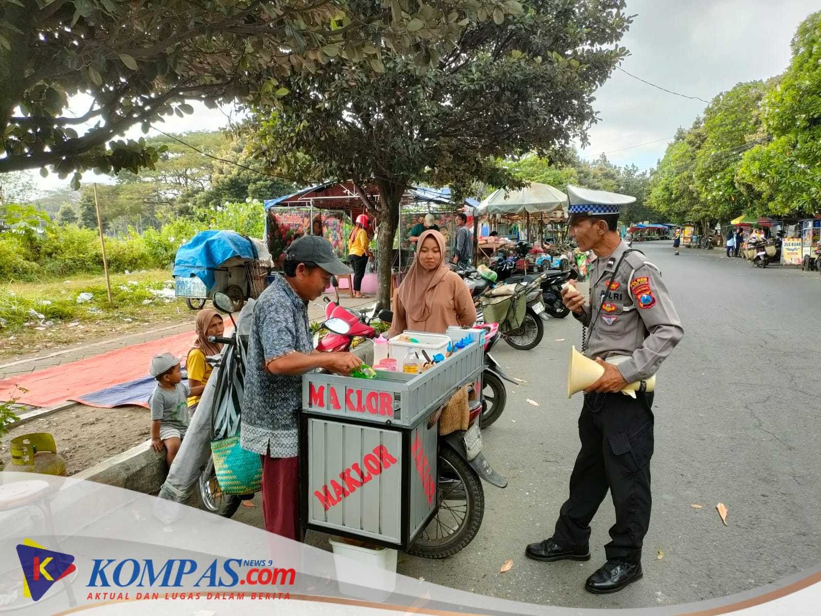Satlantas Polres Kediri Kota Sampaikan Himbauan Kamseltibcarlantas Di Gor Jayabaya