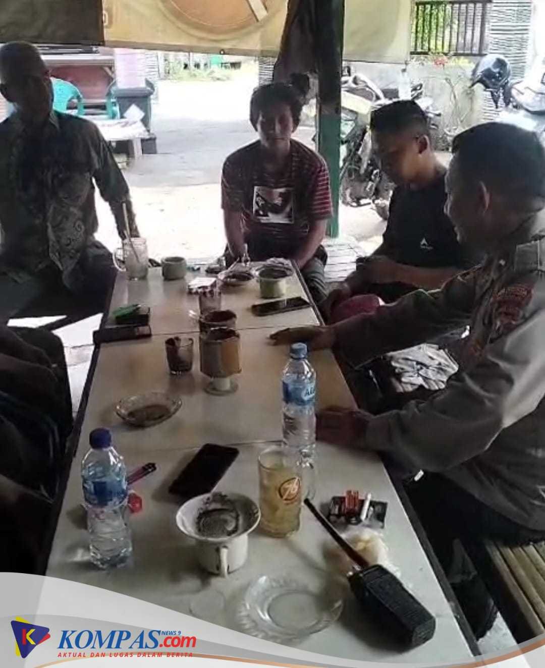 Unit Patroli Polsek Krian Berikan Himbauan Humanis Kepada Warga