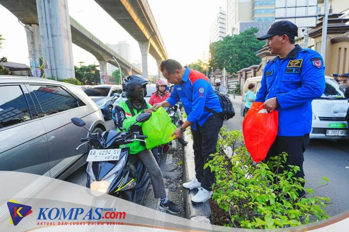 Buruh KSPSI dan Polri Adakan Bakti Sosial, Ratusan Paket Sembako Dibagikan kepada Warga