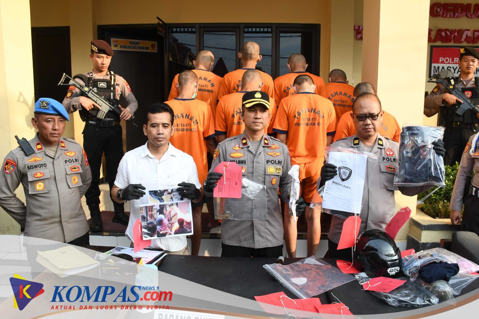 Polisi Berhasil Amankan 91 Orang Diduga Pelaku Kerusuhan dan Pengrusakan di DPRD Kota Madiun