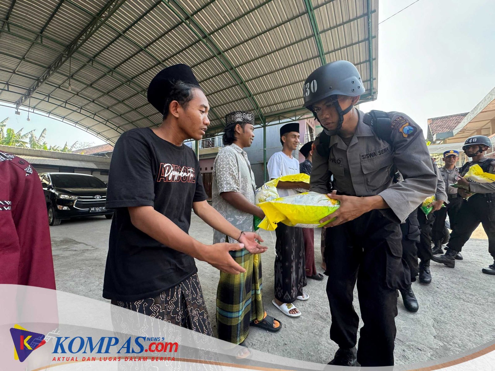 Jalankan Misi Kemanusiaan, 247 Siswa Diktuk Bintara SPN Polda Jatim Tempuh Ekspedisi Darat 15 KM