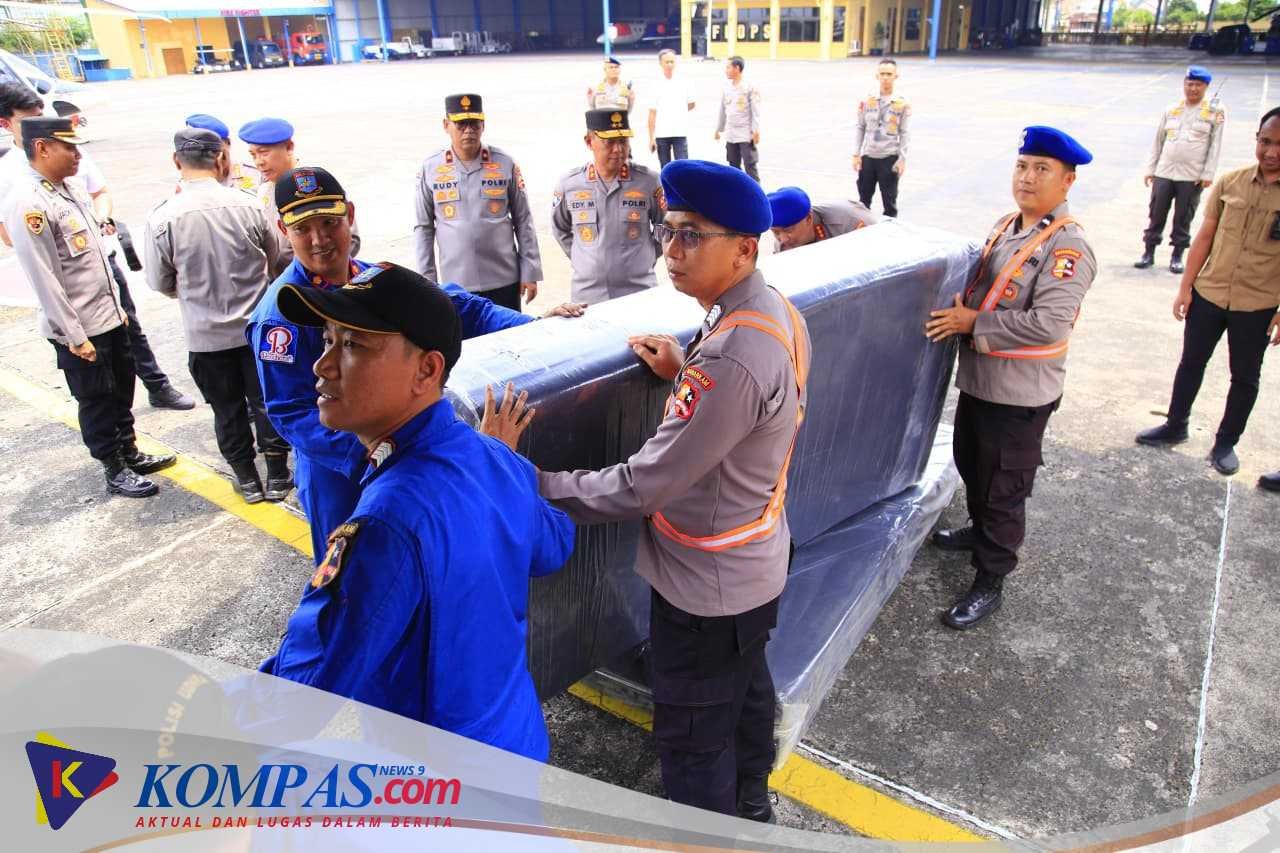 Polri Berangkatkan Bantuan Kemanusiaan ke NTT untuk Bantu Korban Banjir dan Longsor