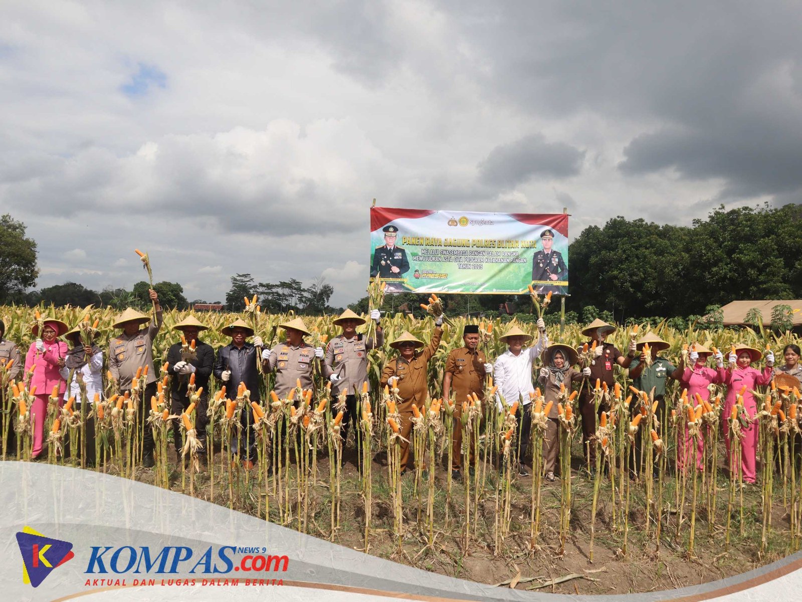 Perkuat Ketahanan Pangan Polres Blitar Kota bersama Forkopimda Panen Raya Jagung Kuartal III