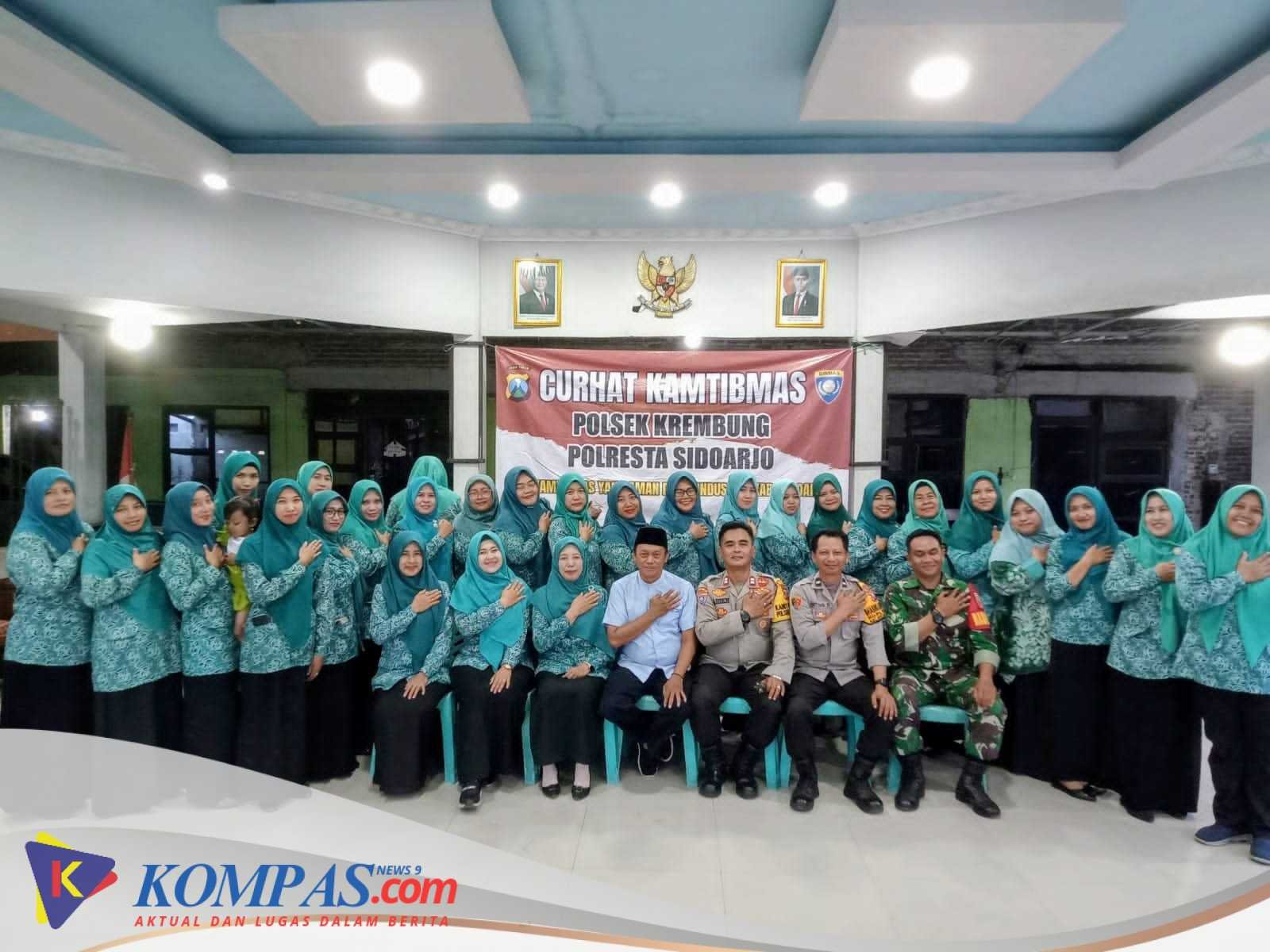 Kanit Binmas Polsek Krembung Bersama Babinsa Gelar Giat Curhat Kamtibmas Terima Aspirasi Ibu Ibu PKK