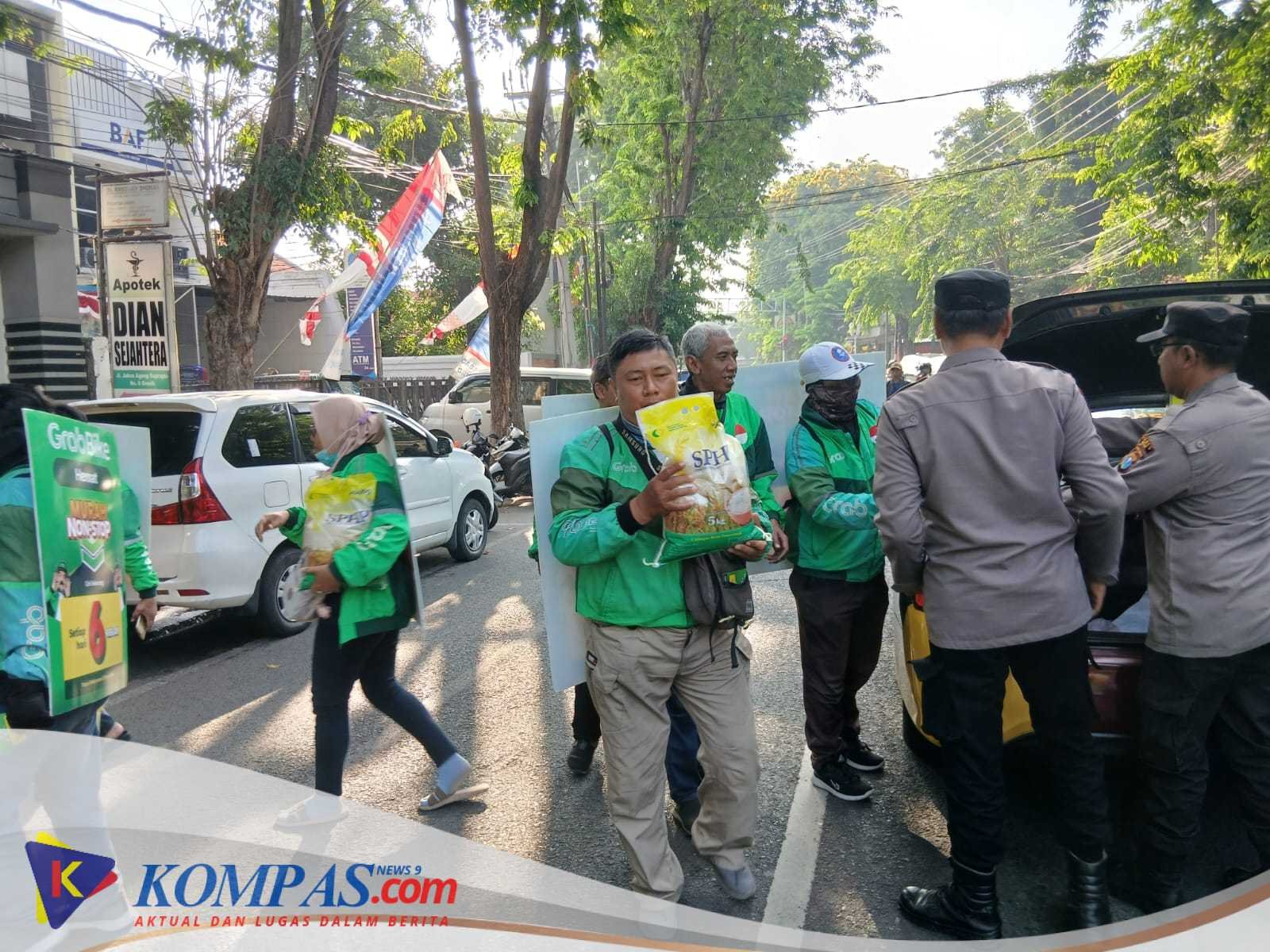 Polres Gresik Gelar Gerakan Pangan Murah Masyarakat dan Driver Ojol Sumringah