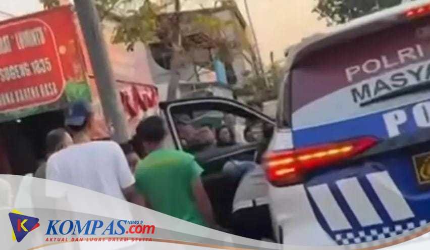 Tindakan Humanis Polantas Pengawal Gubernur Jatim Tolong Ibu Akan Melahirkan di Jalan