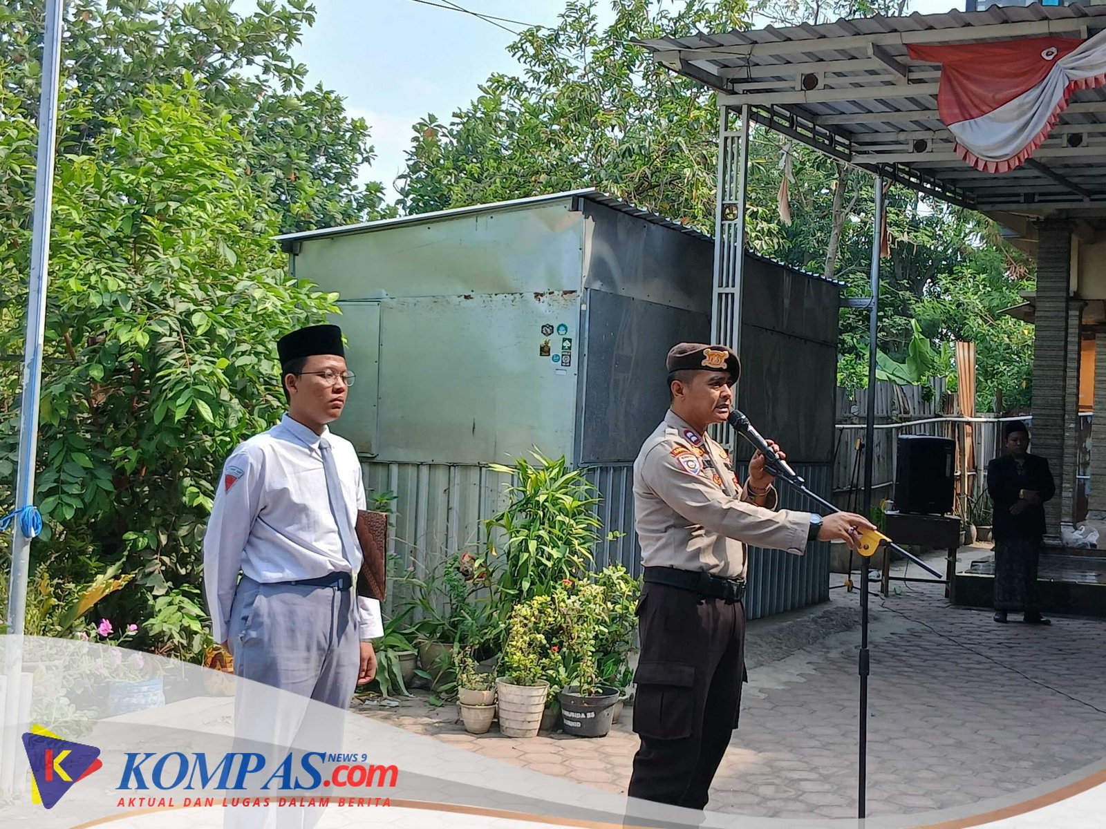 Jadi Pembina Upacara di Sekolah, Polisi Ajak Pelajar Cinta Tanah Air