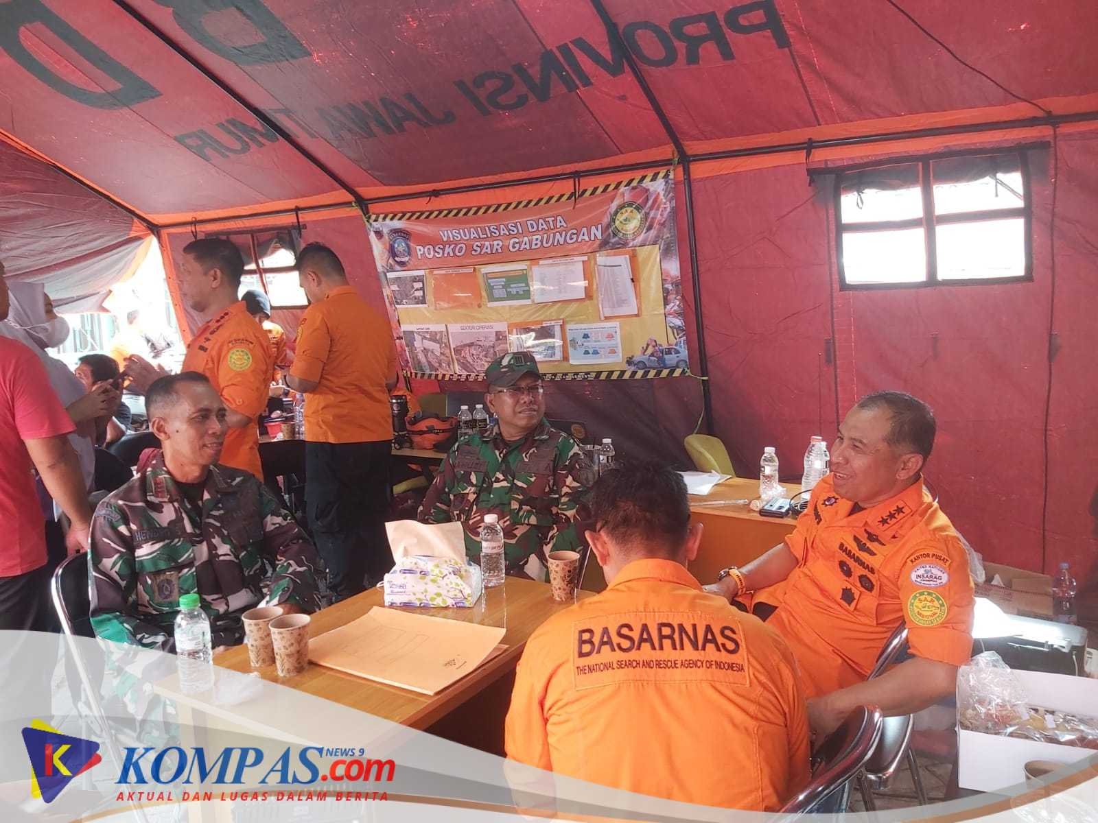 Danramil 0816/13 Wonoayu Bersama Pasiops Kodim 0816 Kunjungi Posko Dampingi Basarnas RI