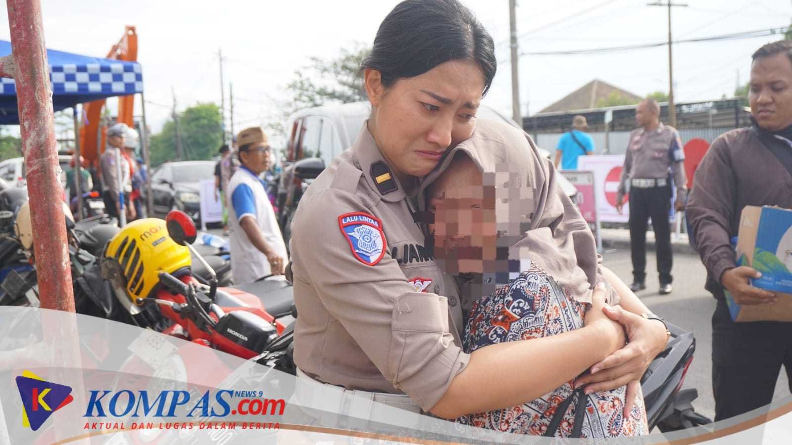 Polwan Polresta Sidoarjo Beri Pendampingan Keluarga Korban di Ponpes Al Khoziny