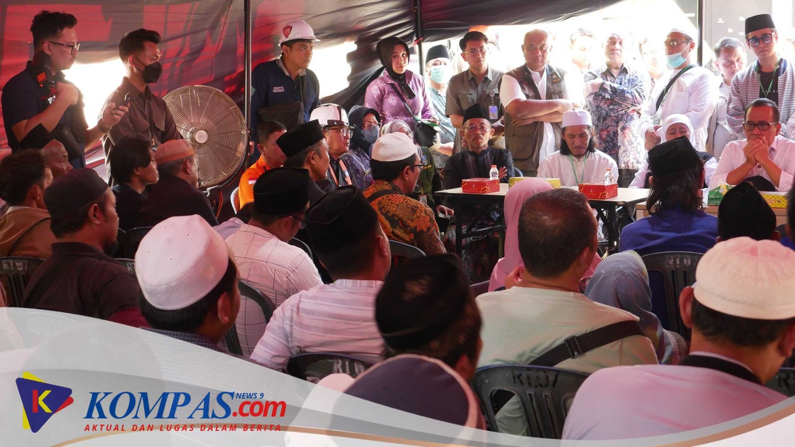 Wali Santri Sepakati Evakuasi Korban Reruntuhan Mushola Pondok Pesantren Al-Khoziny dengan Alat Berat