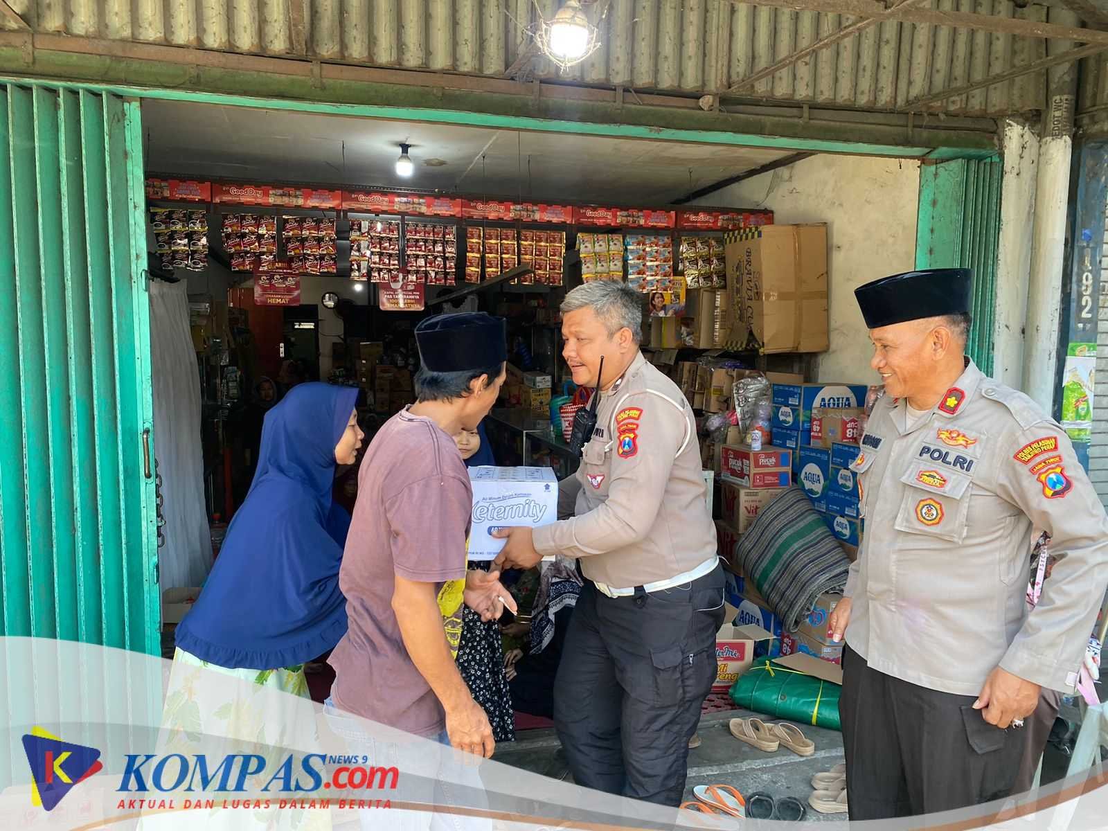 Turut Belasungkawa Polres Pelabuhan Tanjungperak Takziah ke Rumah Dua Santri Ponpes Al Khoziny