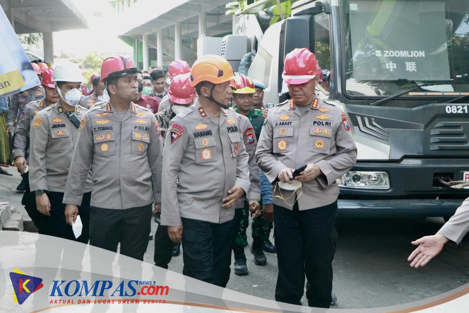 Kapolda Jatim Tinjau Evakuasi Korban Robohnya Bangunan Ponpes Al Khoziny di Sidoarj