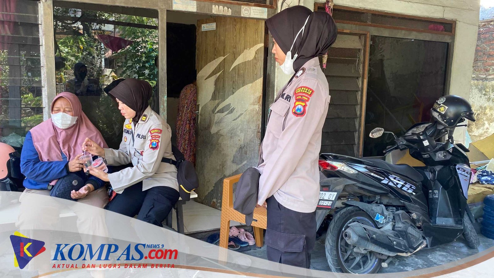 Kanit PPA Satreskrim Polresta Sidoarjo Dampingi Keluarga Santri Korban Musibah Ponpes Al Khoziny