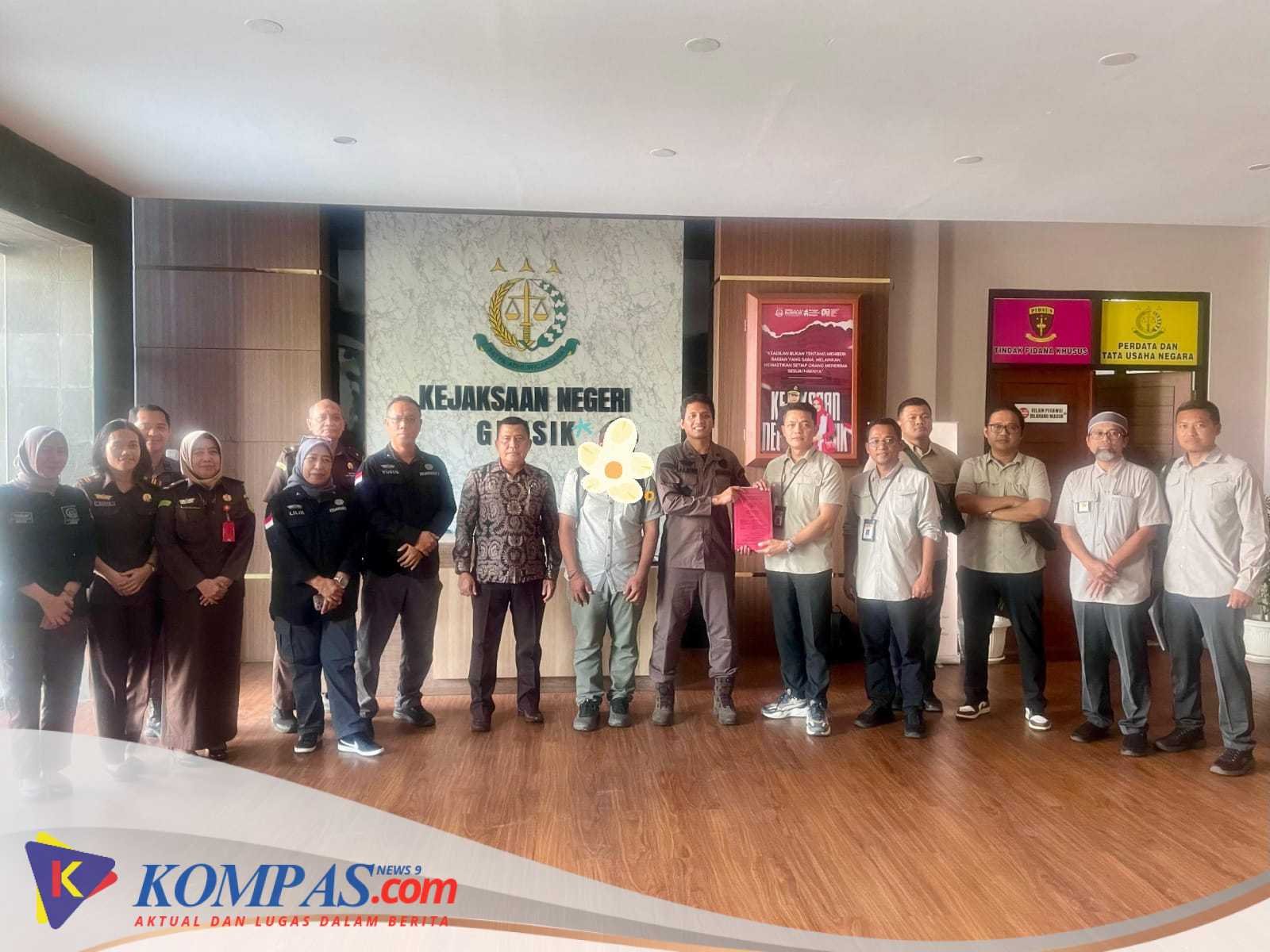 Pungut PPN Tapi Tidak Disetor,DJP Jatim II Serahkan Tersangka Penggelapan Penerimaan Negara ke Kejari Gresik