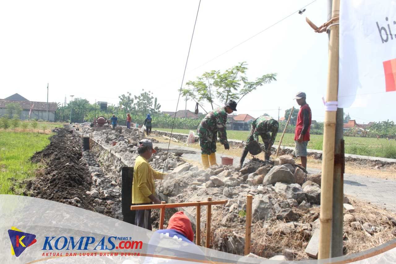 Kemanunggalan TNI-Rakyat, Pembangunan Plengsengan Irigasi Jadi Bukti Nyata