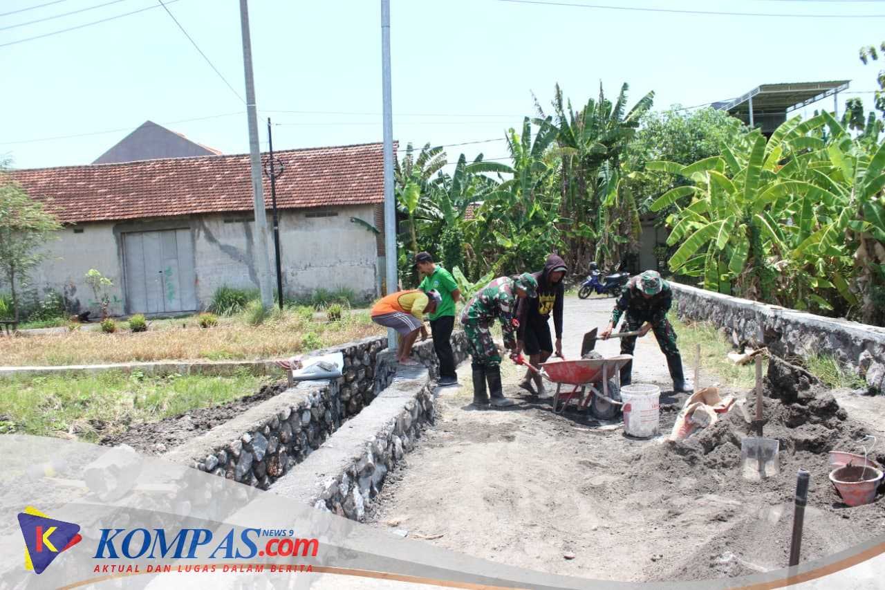 TMMD 126 Kodim 0816/Sidoarjo Ngebut Bangun Plengsengan 150 m di Dusun Kadelesan