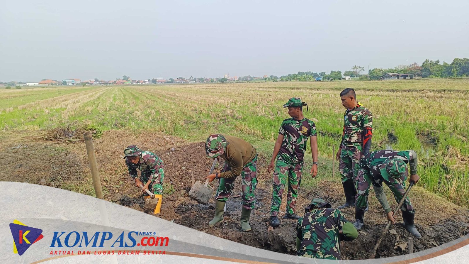 Wujud Kemanunggalan: Satgas TMMD 126 dan Warga Gotong Royong Hadirkan Sumber Air di Desa Kedondong
