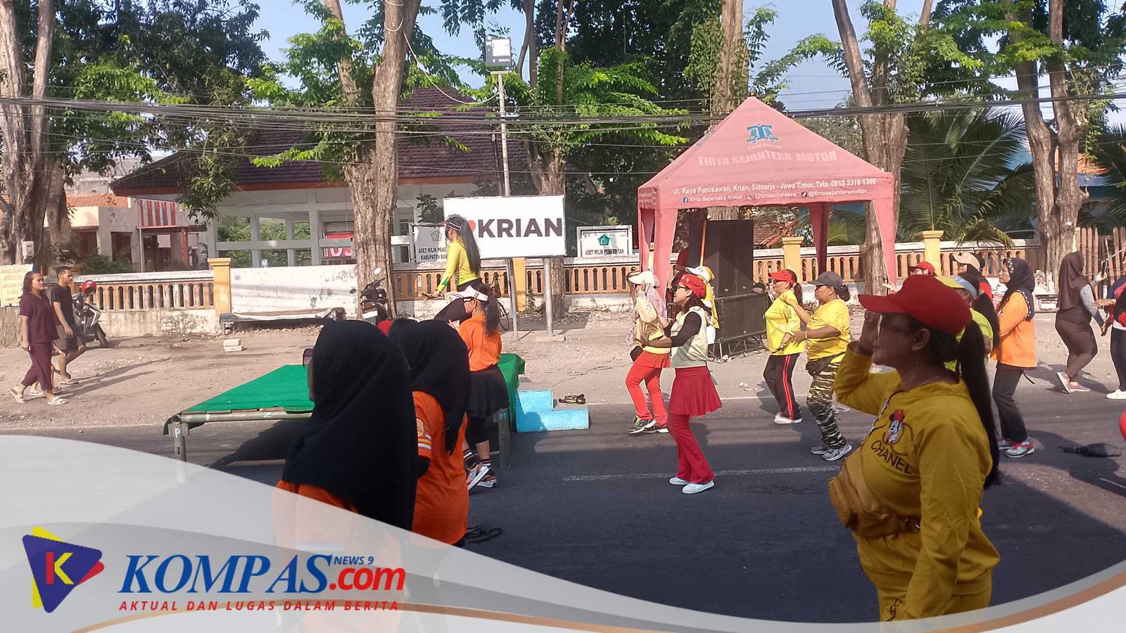 Momen Car Free Day, Emak Emak Masyarakat Krian Gelar Olah Raga Bersama