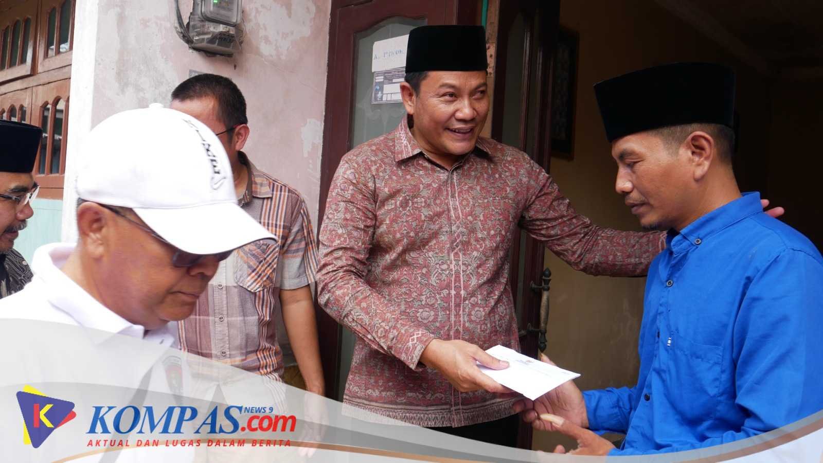 Bupati Subandi Serahkan Santunan Senilai 10 Juta Untuk Korban Tragedi Pondok Al Khoziny Buduran