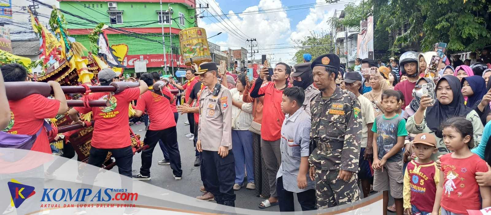 Polsek Krian Amankan Kirab Budaya Sedekah Bumi Perayaan Kongco Kong Tek Cun Ong