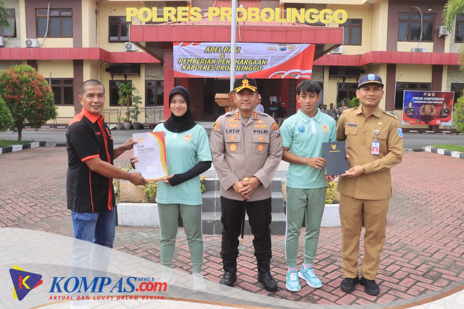 Kapolres Probolinggo Beri Penghargaan Dua Atlet Arung Jeram yang Melawan Begal