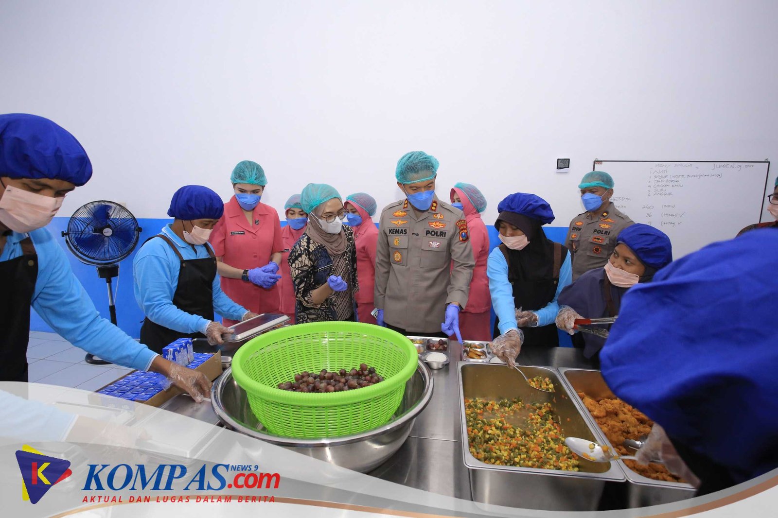 Di SPPG Polres Madiun Ada Menu Nasi Pecel Bergizi untuk Pelajar di Sekolah