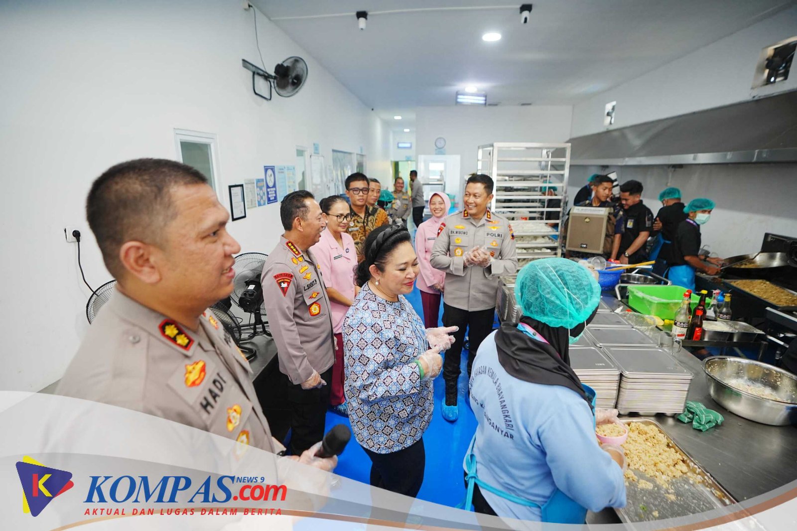 Kapolri dan Ketua Komisi IV DPR Tinjau SPPG YKB Polres Karanganyar, Dukung Penuh Program MBG