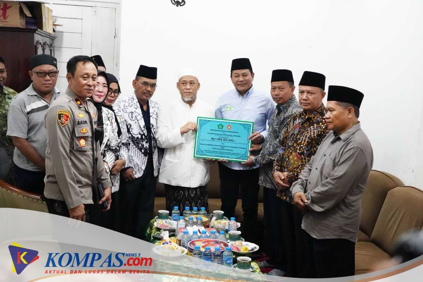 Bupati Subandi Serahkan Donasi dari Para ASN ke Pesantren Al-Khoziny