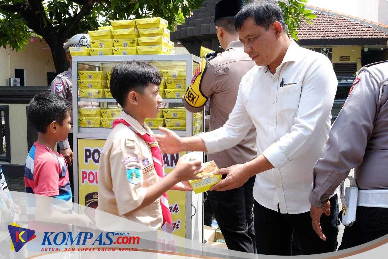 Jumat Berkah Polsek Taman Bagikan Makanan Gratis