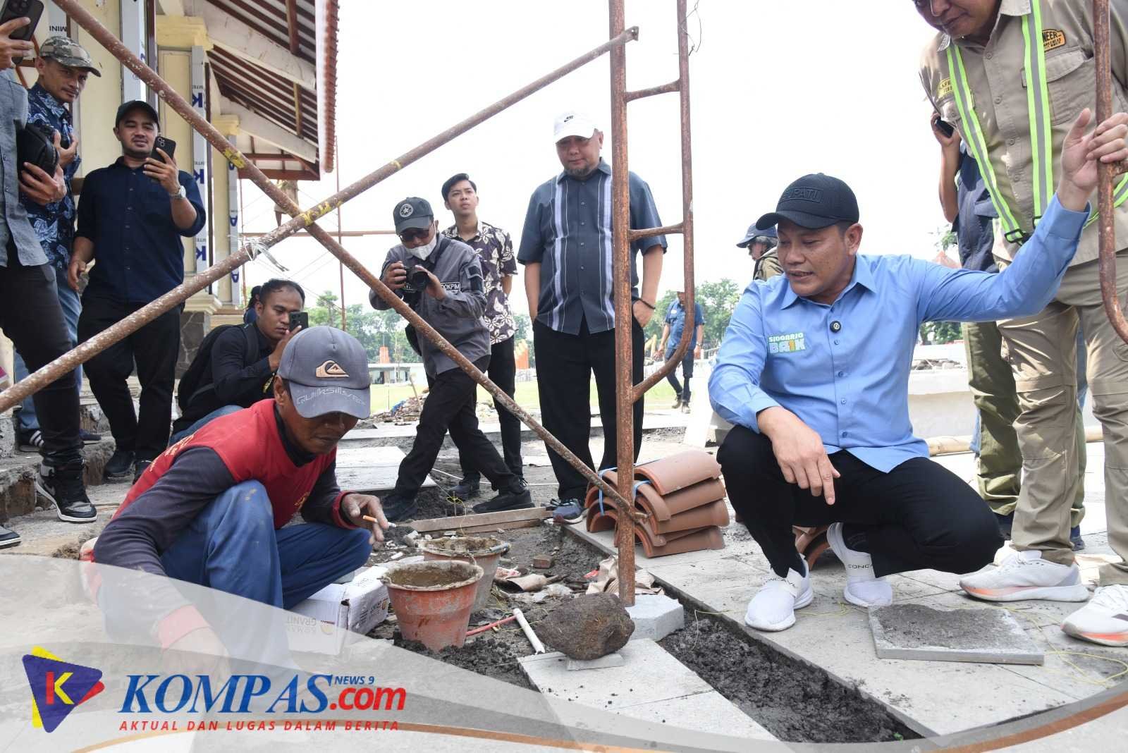 Sidak Proyek Pembangunan Alun-alun Sidoarjo, Bupati Subandi Temukan Banyak Kekurangan